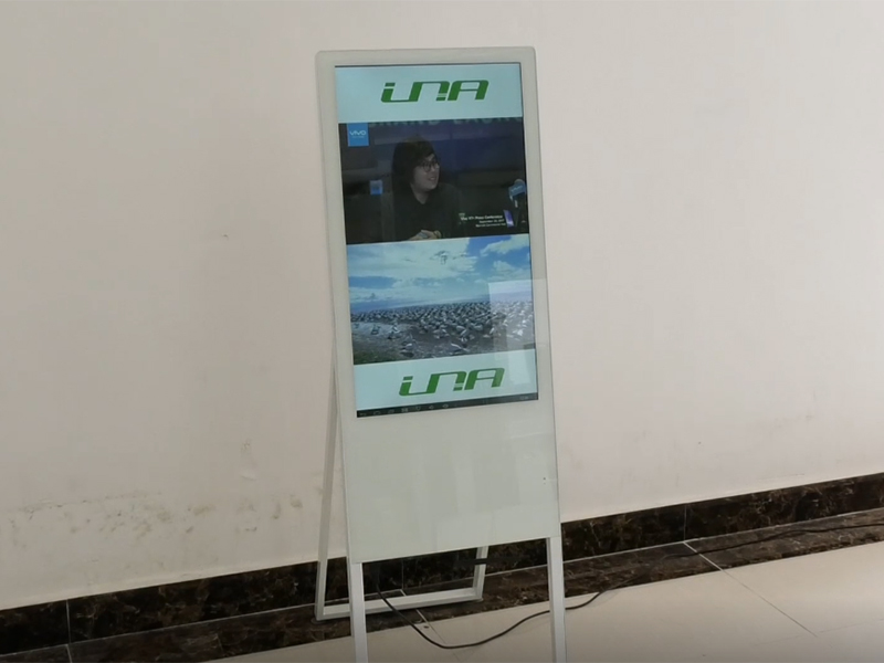 LCD海报